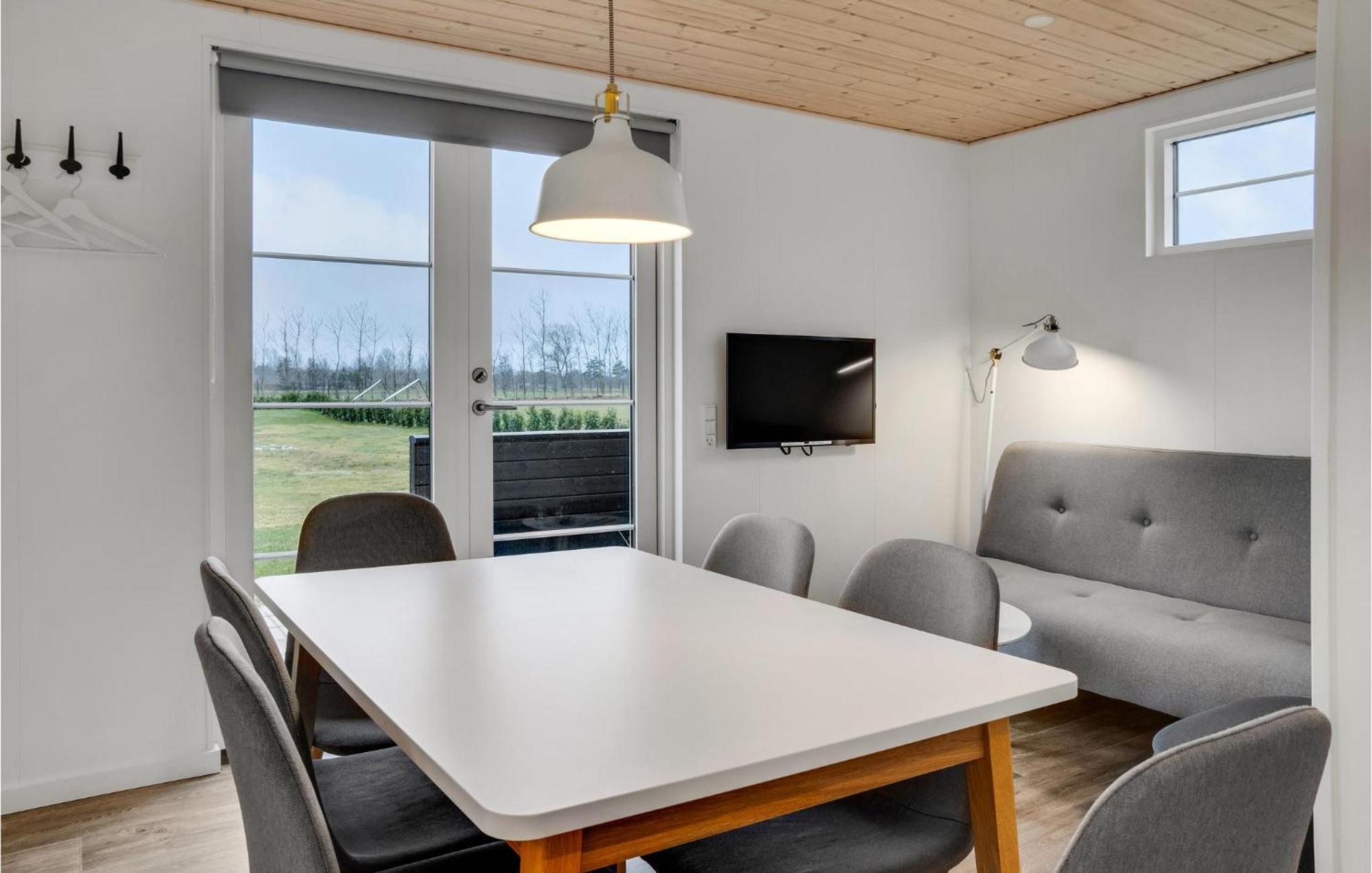 2 Bedroom Nice Apartment In Vaeggerlose Bøtø By Exteriör bild